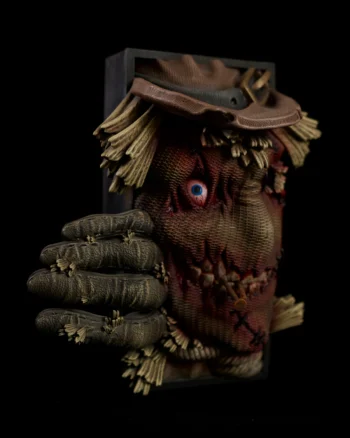 Scarecrow book nook 3D-printed and hand-painted by Polynur Design