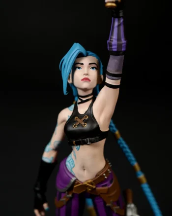 Jinx figurine 3D-printed and hand-painted by Polynur Design with cotton smoke effect